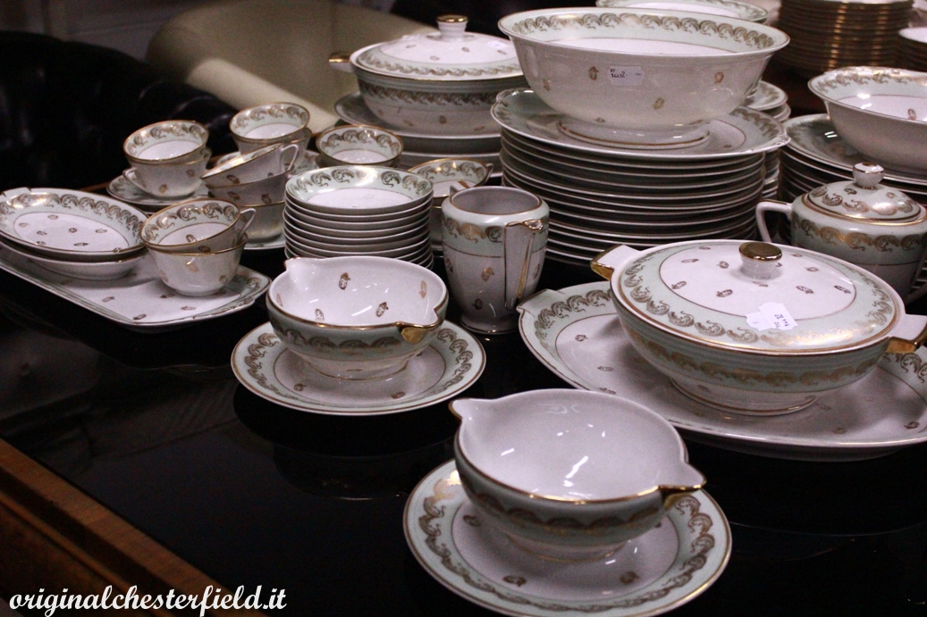 019_servizio_set_porcellana_tavola_piatti_tazze_vassoi_antichi_porcelain.jpg