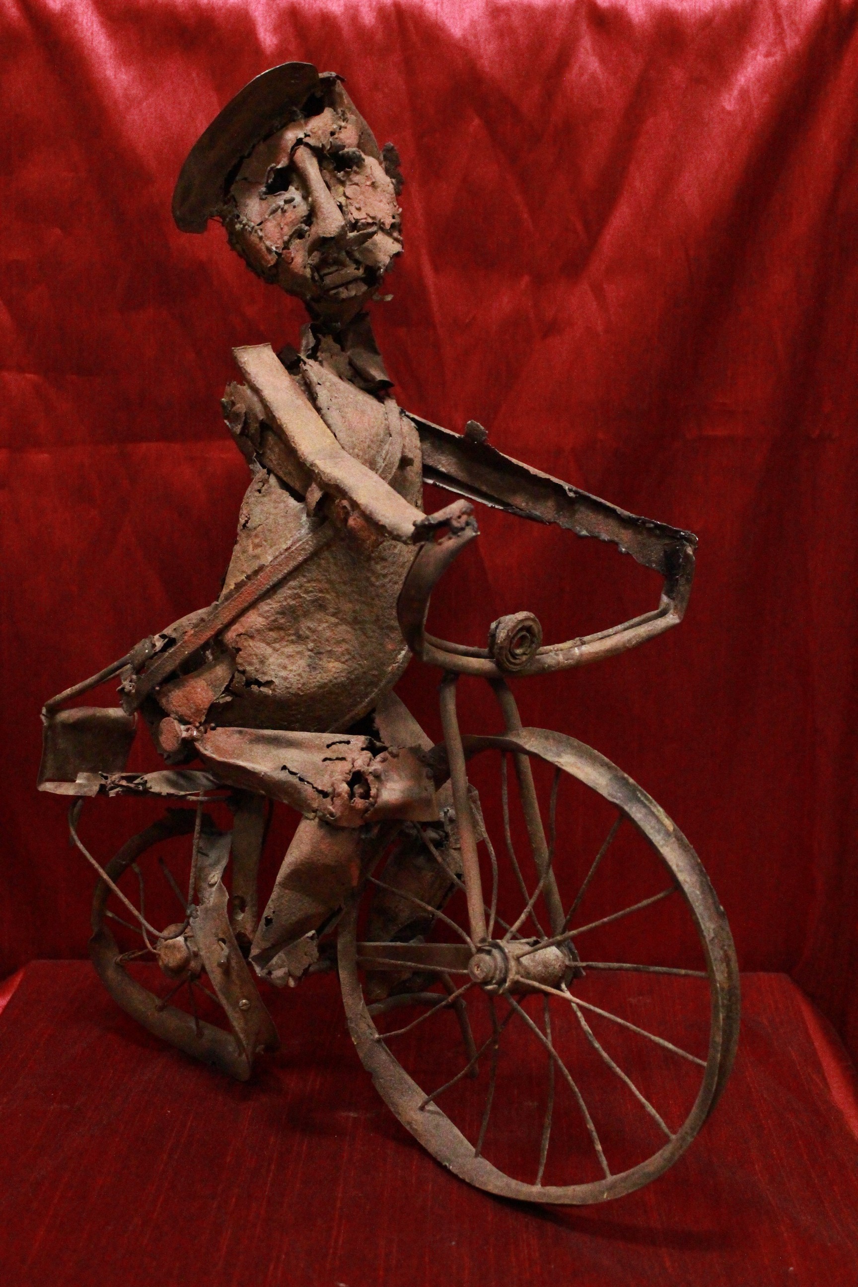 105_scultura_statua_francese_ferro_materiali_recupero_sculpture_statue_arte_french_art_iron.jpg