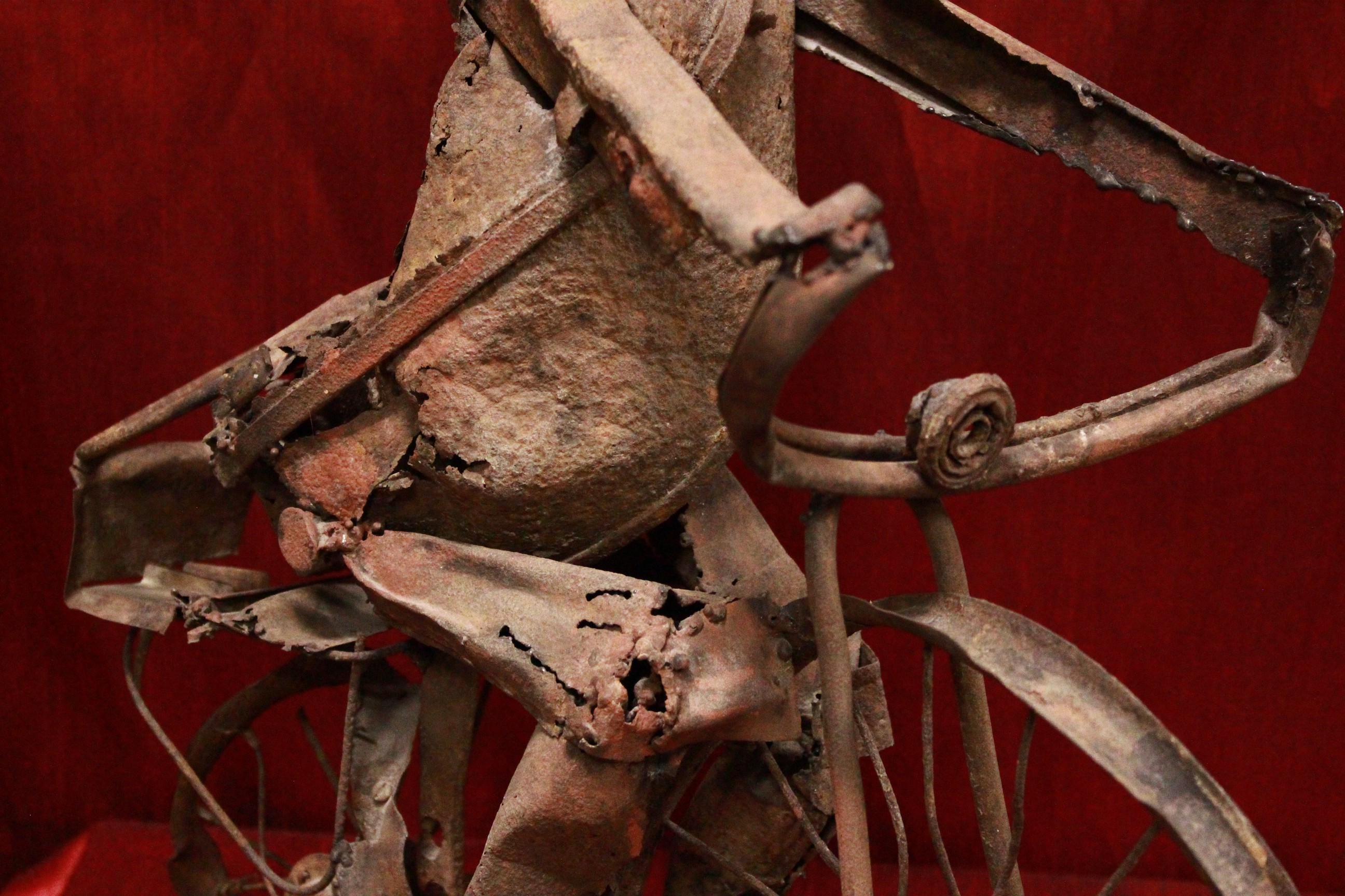 105_scultura_statua_francese_ferro_materiali_recupero_sculpture_statue_arte_french_art_iron_3.jpg