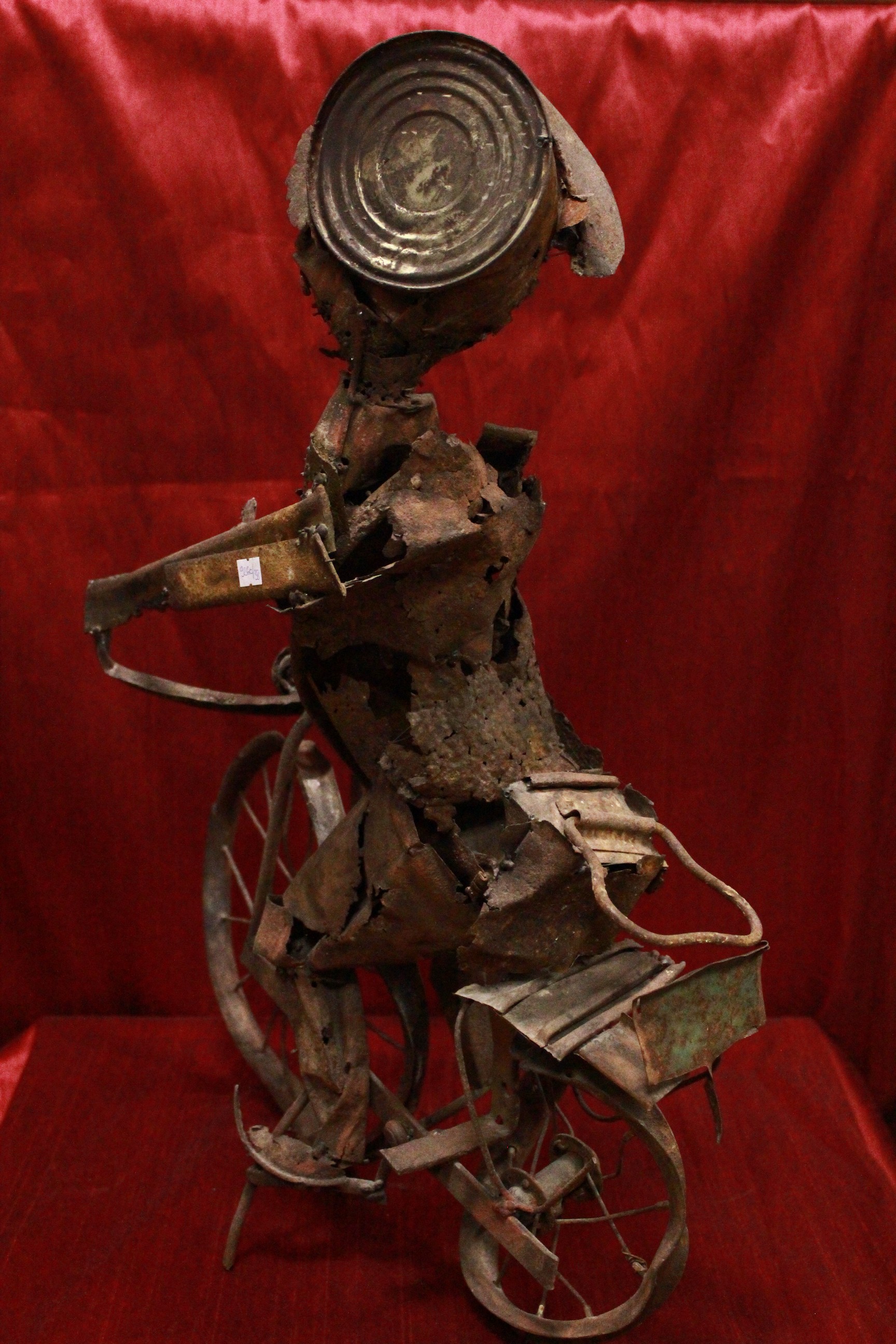 105_scultura_statua_francese_ferro_materiali_recupero_sculpture_statue_arte_french_art_iron_8.jpg