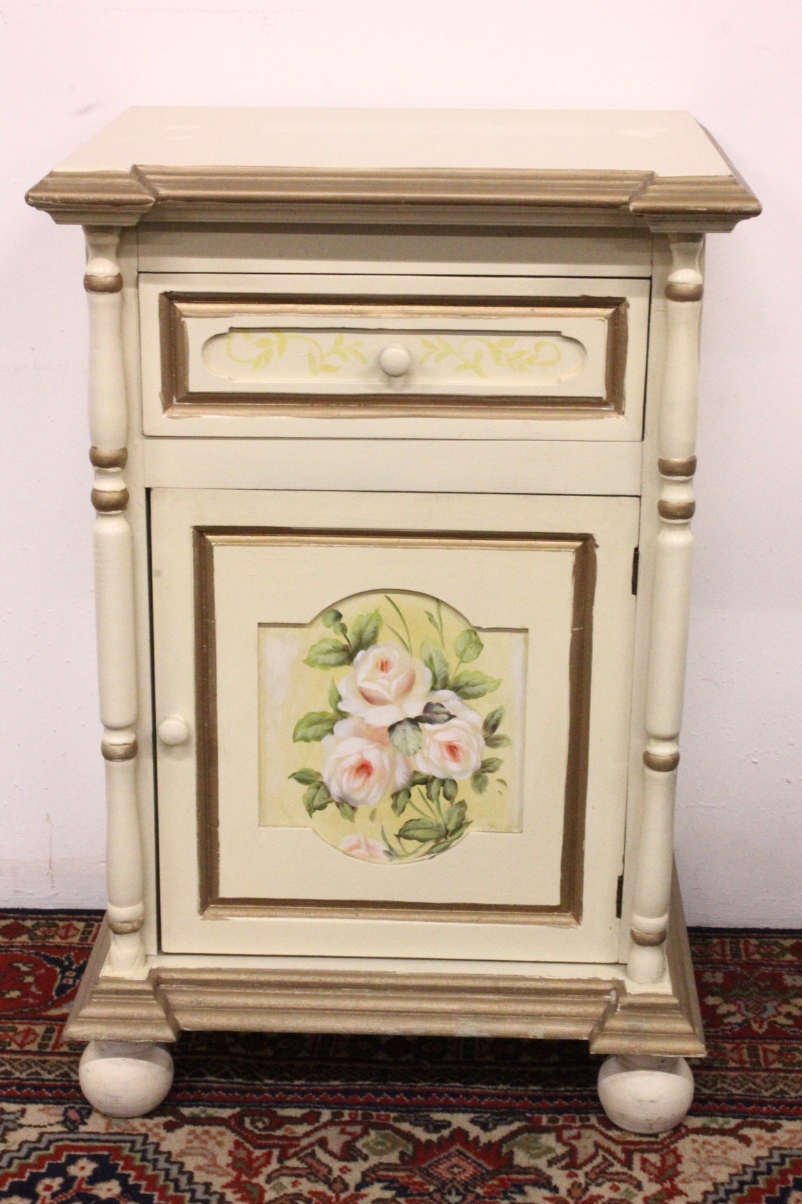 107_comodino_dipinto_mano_handmade_painted_handicraft_artigianato_modernariato_fiori_flowers.jpg