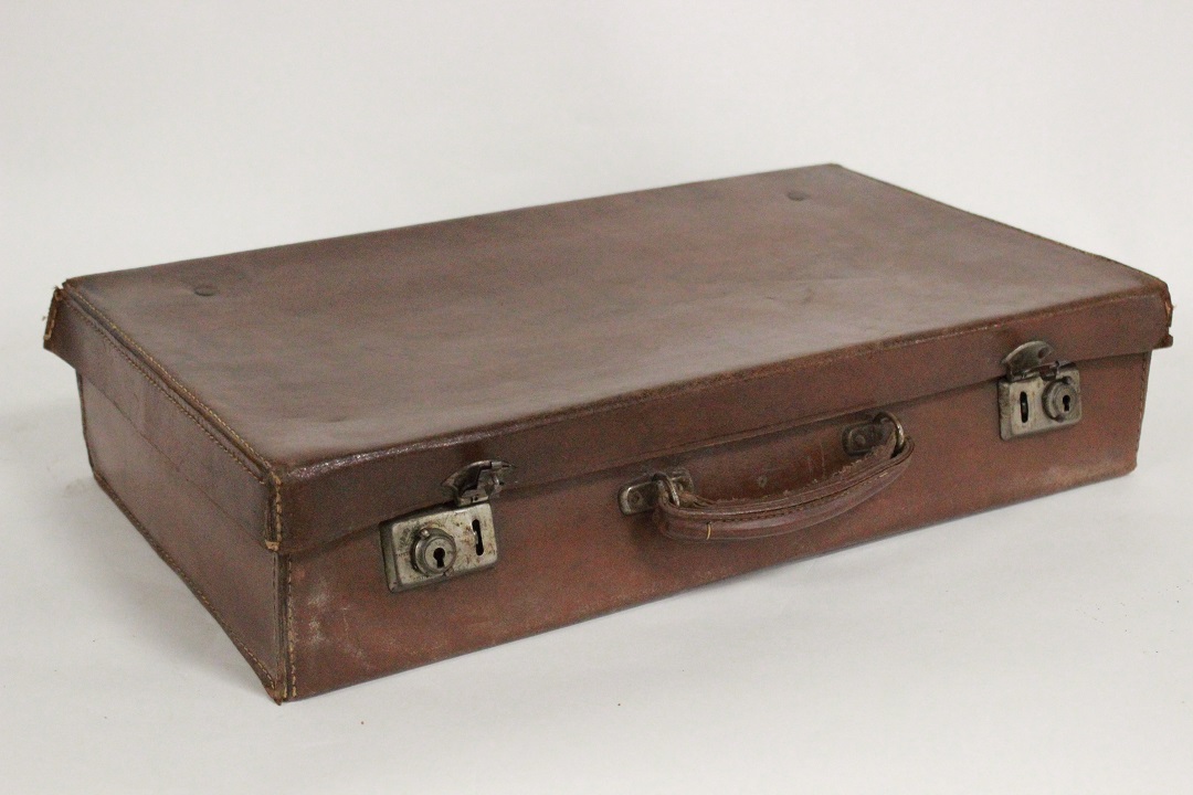 132_valigia_leggera_marrone_pelle_cuciture_chiare_Old_English_Suitcase_0