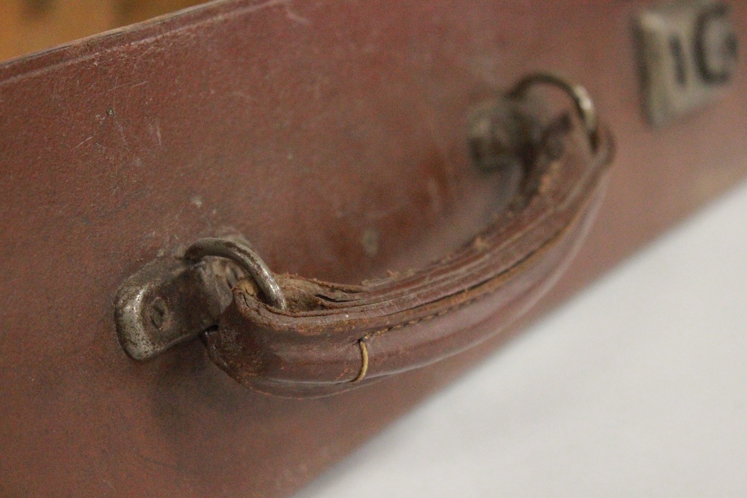 132_valigia_leggera_marrone_pelle_cuciture_chiare_Old_English_Suitcase_3