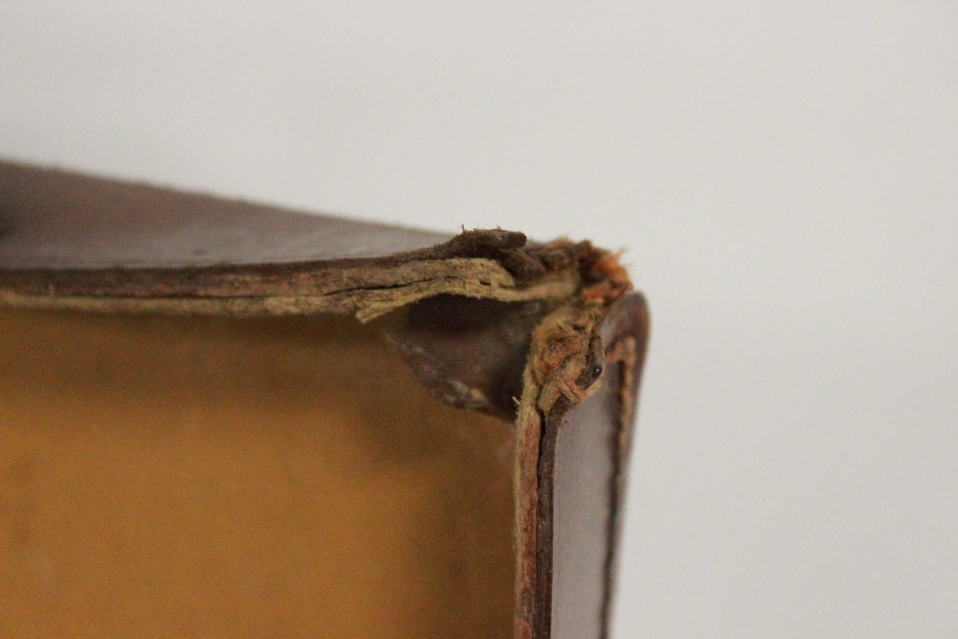 132_valigia_leggera_marrone_pelle_cuciture_chiare_Old_English_Suitcase_7