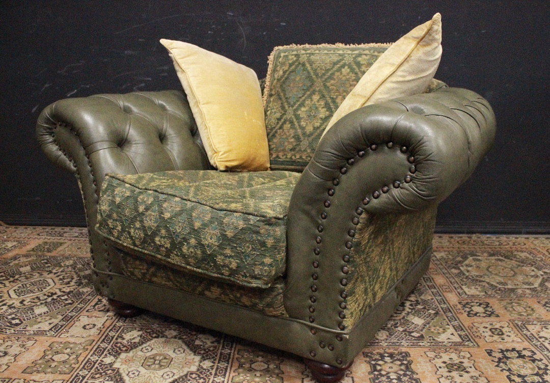 195_Poltrona_Armchair_Chester_Chesterfield_club_leather_pelle_tessuto_cloth_verde_oliva_green_originale_original_Brescia_Roncadelle_english_inglese_UK_0