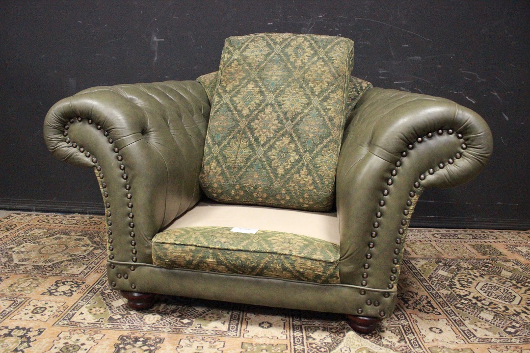 195_Poltrona_Armchair_Chester_Chesterfield_club_leather_pelle_tessuto_cloth_verde_oliva_green_originale_original_Brescia_Roncadelle_english_inglese_UK_10