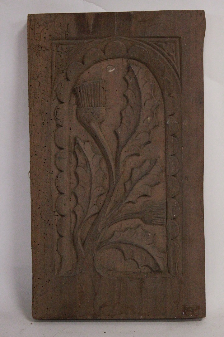 206_fregi_legno_scuro_due_2_lavorato_decorazioni_seconda_metà_Novecento_italiani_Italia_ITA_1
