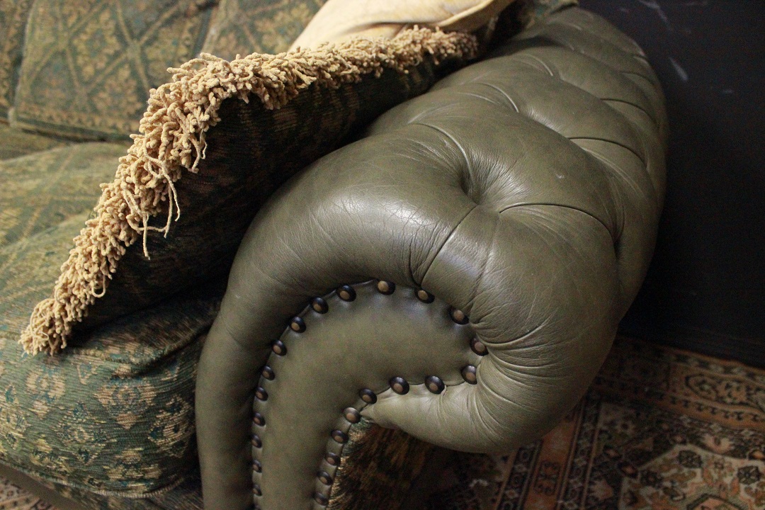 709_divano_club_sofa_Chester_Chesterfield_club_leather_pelle_tessuto_cloth_verde_oliva_green_originale_original_Brescia_Roncadelle_english_inglese_UK_0_3_three_tre_seater_posti_3