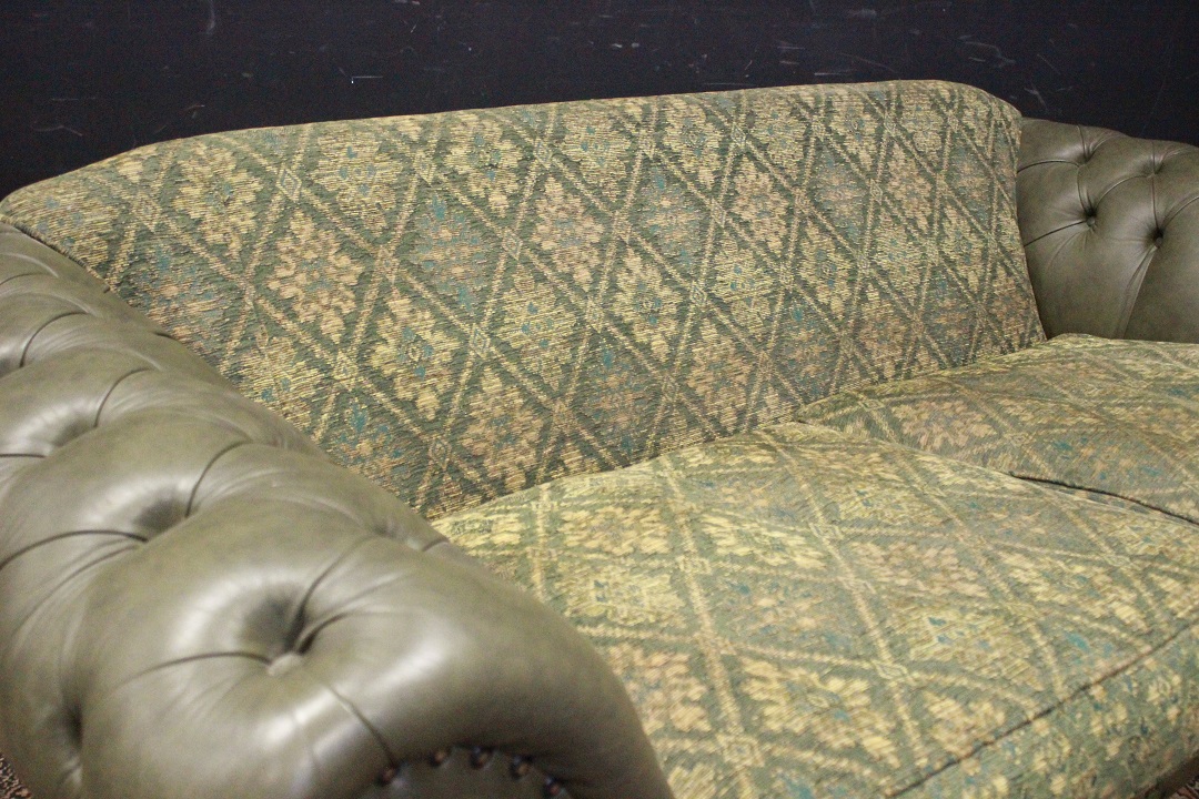 709_divano_club_sofa_Chester_Chesterfield_club_leather_pelle_tessuto_cloth_verde_oliva_green_originale_original_Brescia_Roncadelle_english_inglese_UK_0_3_three_tre_seater_posti_5