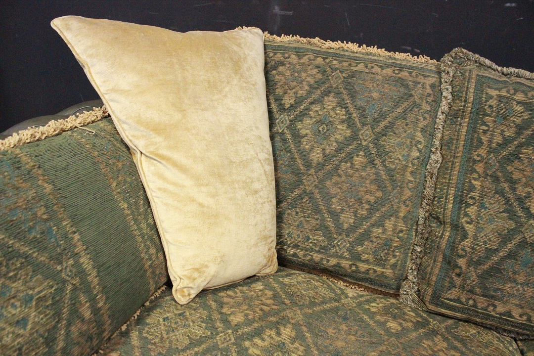 709_divano_club_sofa_Chester_Chesterfield_club_leather_pelle_tessuto_cloth_verde_oliva_green_originale_original_Brescia_Roncadelle_english_inglese_UK_0_3_three_tre_seater_posti_6