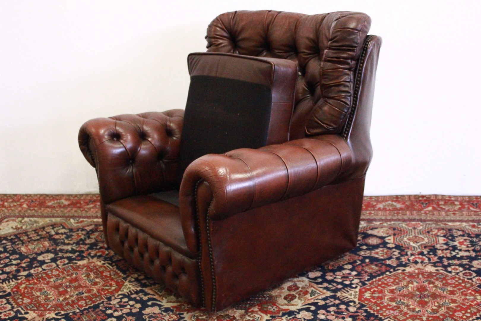 711_chester_chesterfield_bergere_poltrona_armchair_marrone_brown_leather_pelle_originale_original_english_inglese_11.jpg