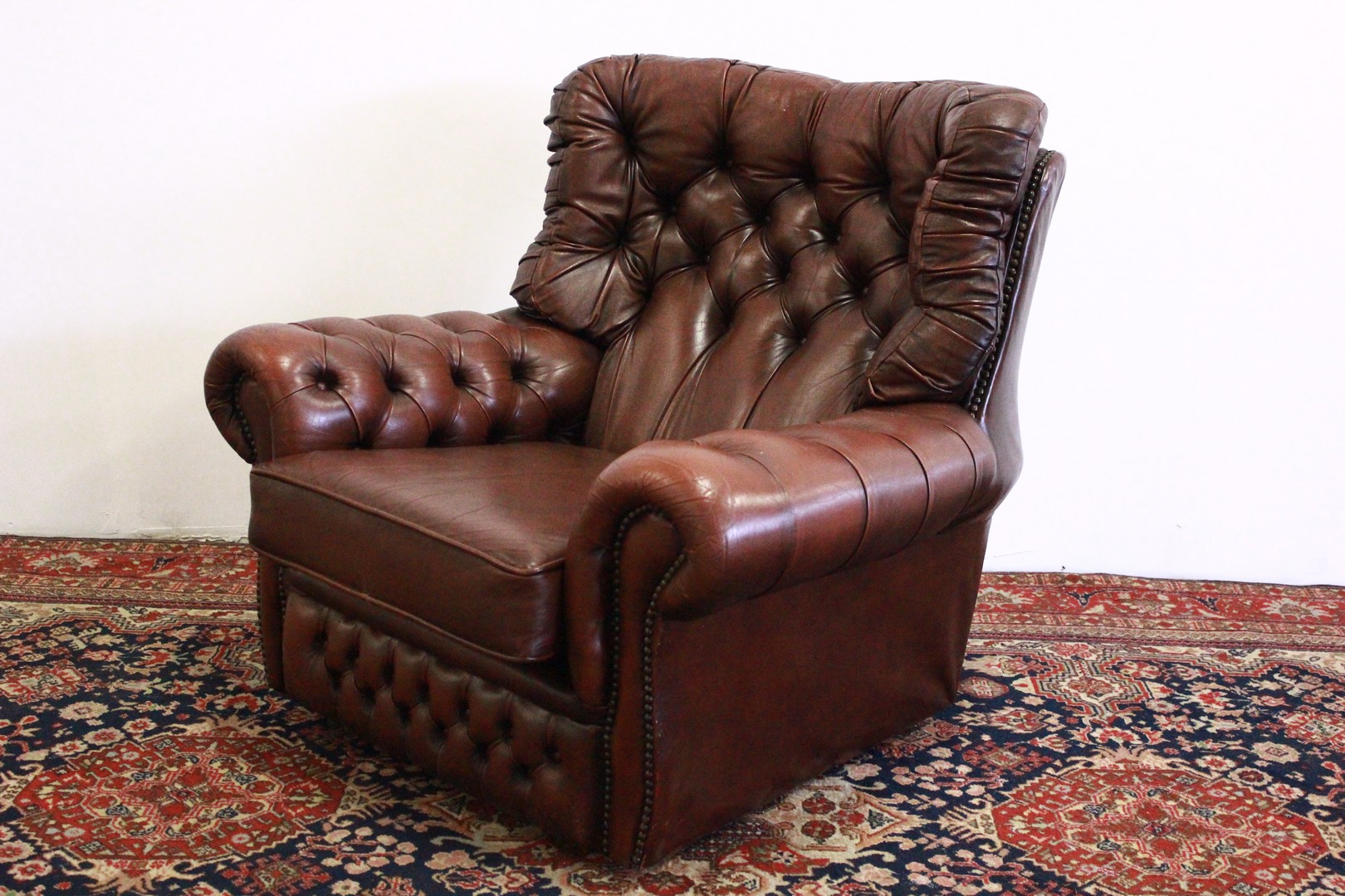 711_chester_chesterfield_bergere_poltrona_armchair_marrone_brown_leather_pelle_originale_original_english_inglese_3.jpg
