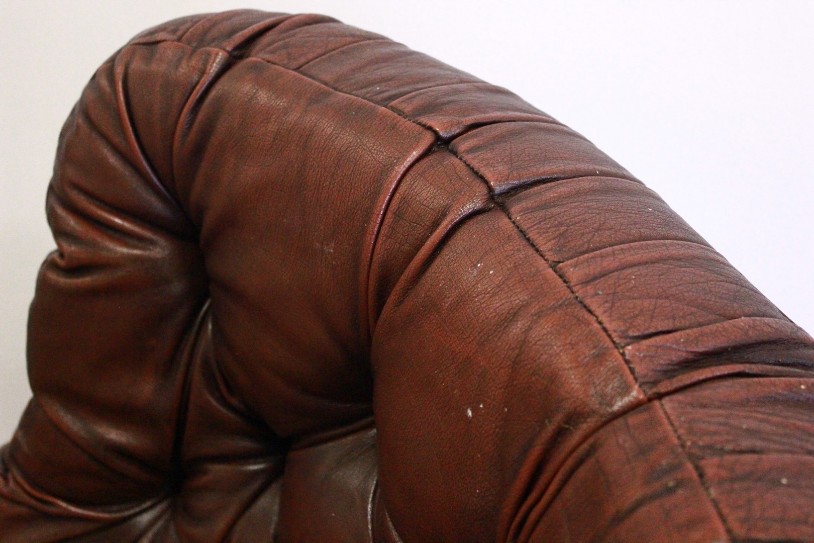 711_chester_chesterfield_bergere_poltrona_armchair_marrone_brown_leather_pelle_originale_original_english_inglese_7.jpg