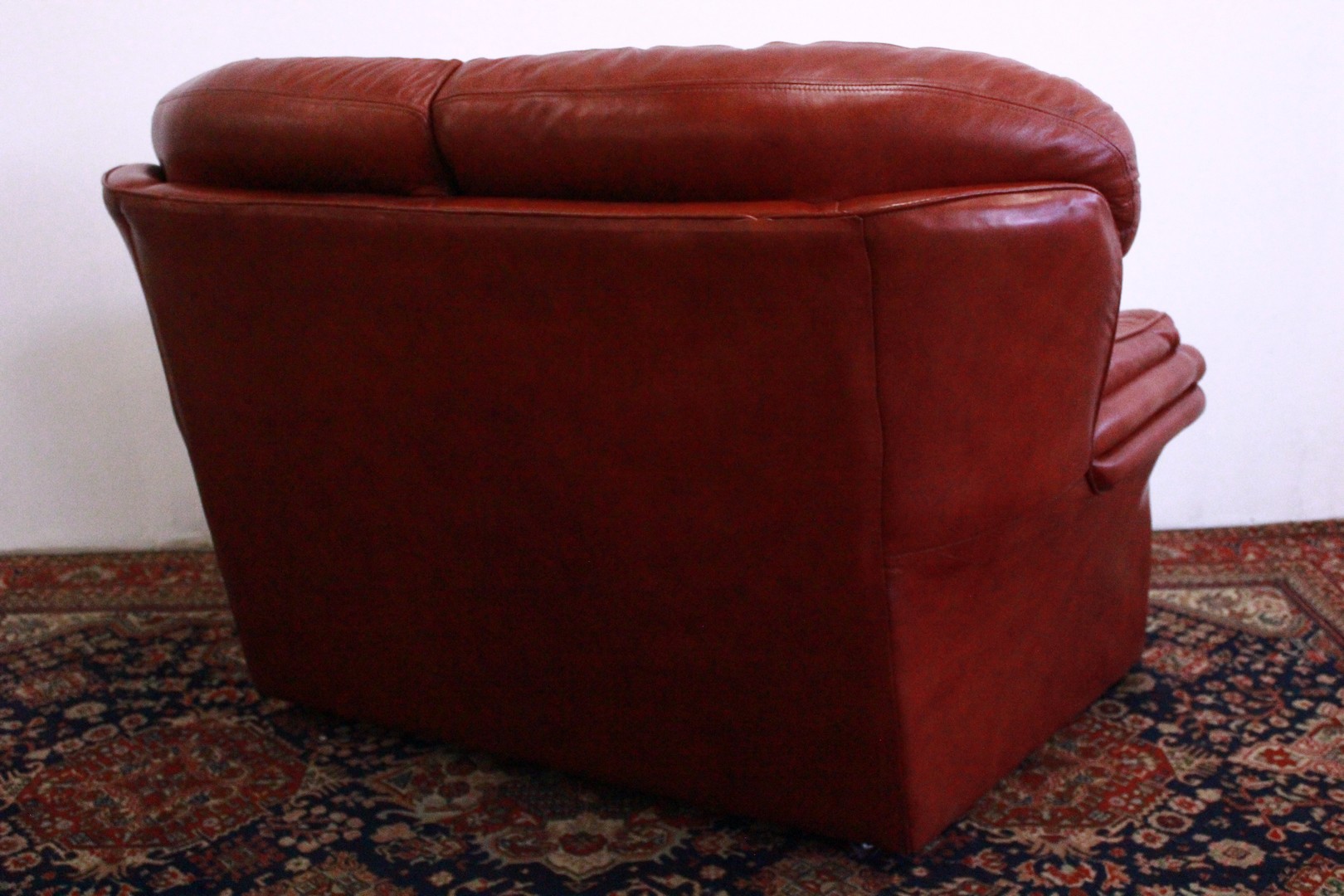 728_divano_sofa_chesterfield_2_two_due_posti_bordeaux_inglese_english_mattone_red_pelle_leather_originale_original_bergere_12.jpg