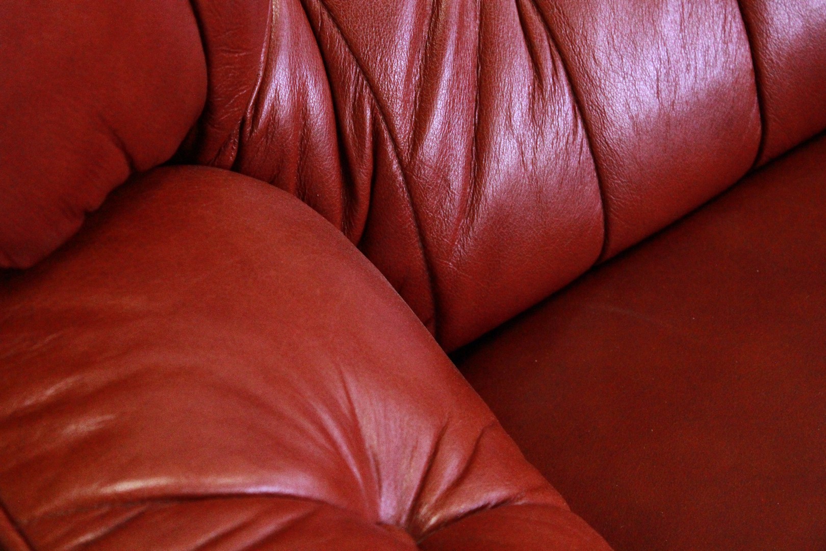 728_divano_sofa_chesterfield_2_two_due_posti_bordeaux_inglese_english_mattone_red_pelle_leather_originale_original_bergere_6.jpg