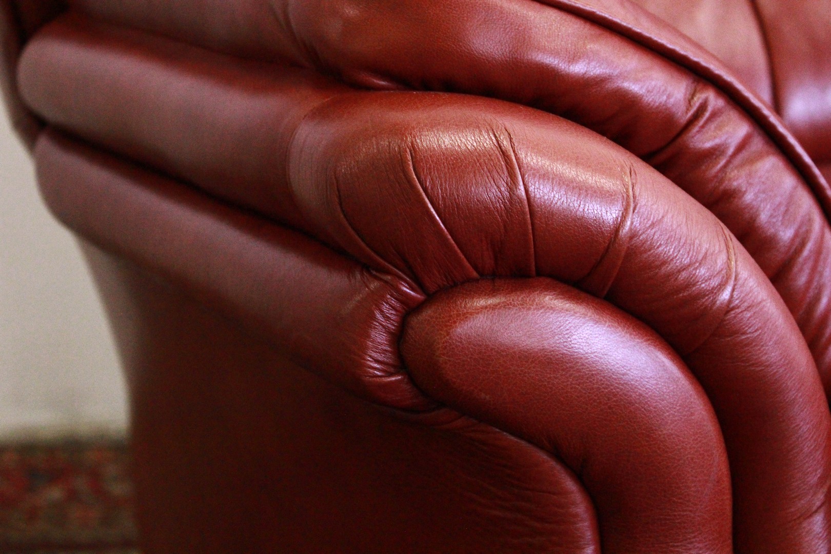728_divano_sofa_chesterfield_2_two_due_posti_bordeaux_inglese_english_mattone_red_pelle_leather_originale_original_bergere_9.jpg