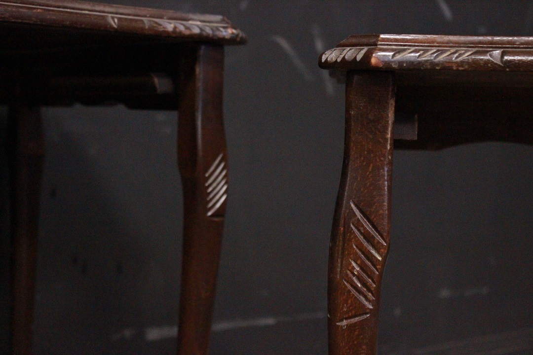 737_tris_tavolini_nido_incastro_inglesi_originali_legno_english_original_coffee_table_set_three_triple_wood_pelle_verde_chiaro_light_green_leather_vetro_glass_UK_10