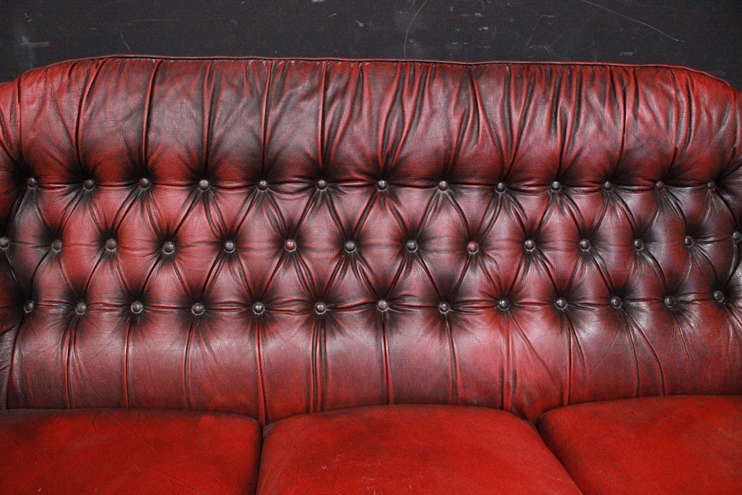 749_Divano_Sofa_Chester_Chesterfield_bergere_tre_3_three_posti_seaters_leather_pelle_bordeaux_originale_original_Brescia_Roncadelle_english_inglese_UK_1