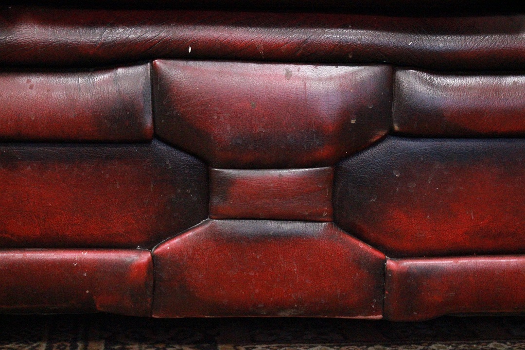 749_Divano_Sofa_Chester_Chesterfield_bergere_tre_3_three_posti_seaters_leather_pelle_bordeaux_originale_original_Brescia_Roncadelle_english_inglese_UK_3