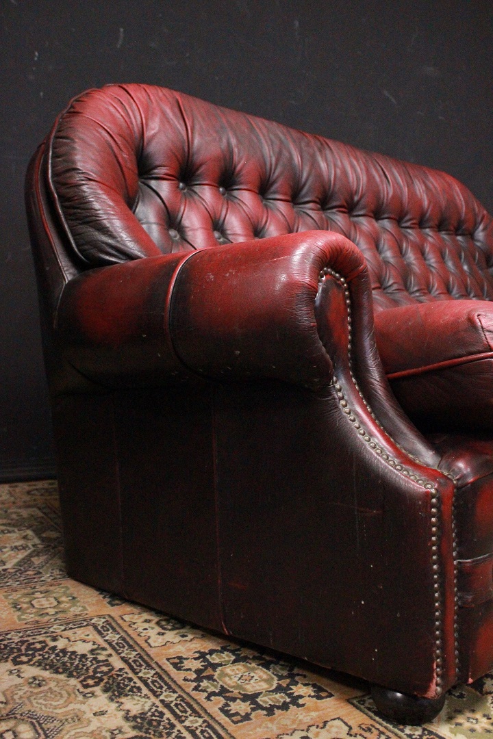 749_Divano_Sofa_Chester_Chesterfield_bergere_tre_3_three_posti_seaters_leather_pelle_bordeaux_originale_original_Brescia_Roncadelle_english_inglese_UK_7