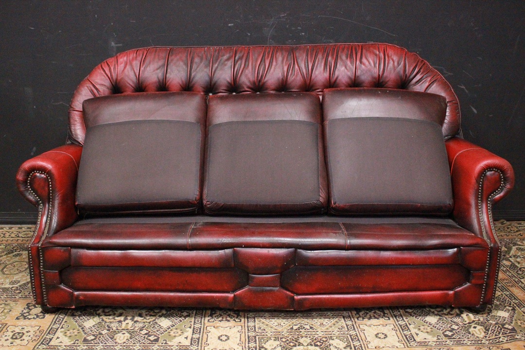 749_Divano_Sofa_Chester_Chesterfield_bergere_tre_3_three_posti_seaters_leather_pelle_bordeaux_originale_original_Brescia_Roncadelle_english_inglese_UK_9