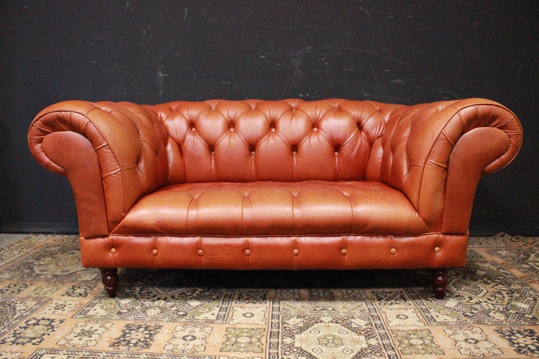 785_Divano_Sofa_Chester_Chesterfield_club_leather_pelle_arancione_orange_due_2P_two_posti_seater_originale_original_Brescia_Roncadelle_english_inglese_UK_3