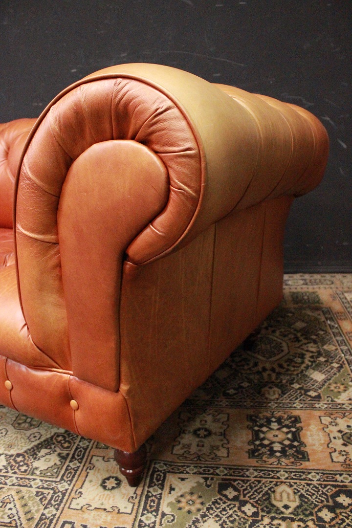785_Divano_Sofa_Chester_Chesterfield_club_leather_pelle_arancione_orange_due_2P_two_posti_seater_originale_original_Brescia_Roncadelle_english_inglese_UK_6