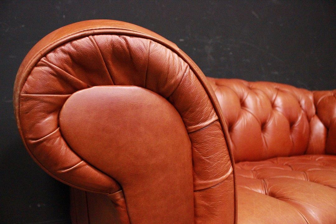 785_Divano_Sofa_Chester_Chesterfield_club_leather_pelle_arancione_orange_due_2P_two_posti_seater_originale_original_Brescia_Roncadelle_english_inglese_UK_8
