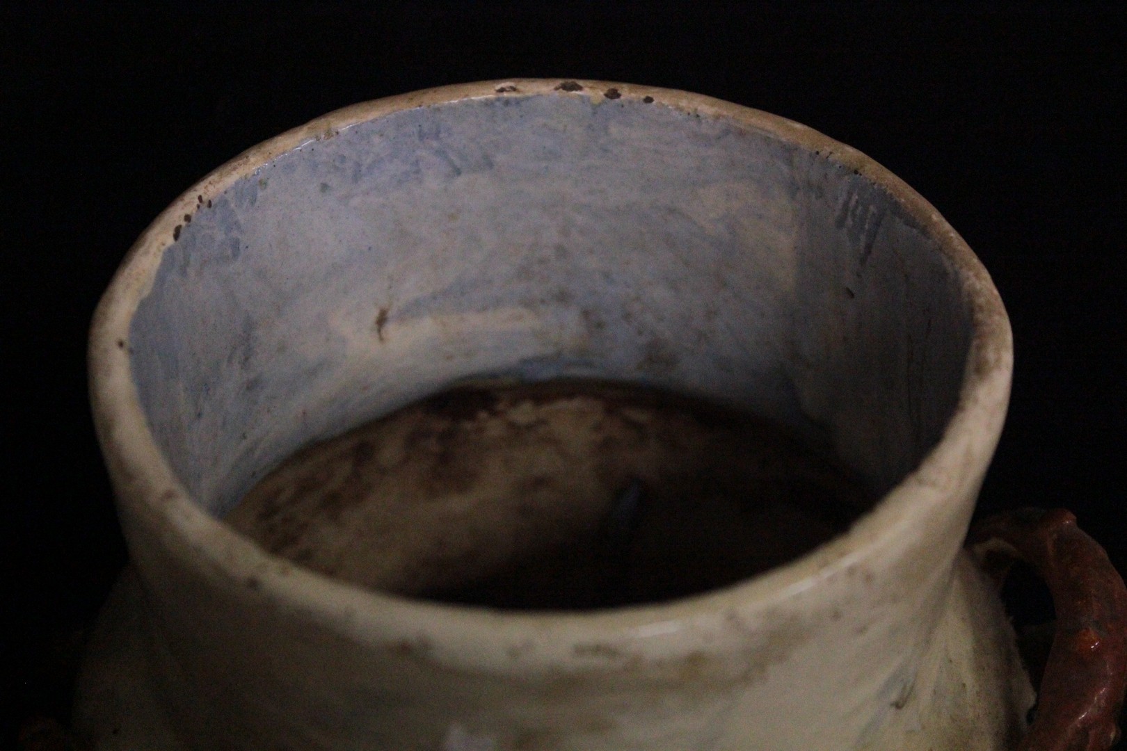 799_coppia_couple_due_two_2_vasi_vases_francesi_french_ceramica_barbotine_4.jpg