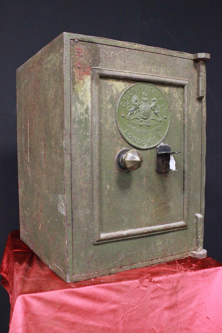 256_cassaforte_safe_inglese_english_verdone_dark_green_chiave_key_800_1800_XIX_secolo_Griffith_London_E.G._0