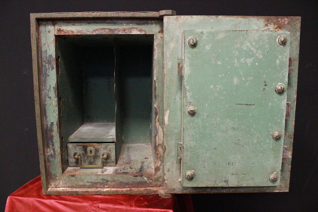 256_cassaforte_safe_inglese_english_verdone_dark_green_chiave_key_800_1800_XIX_secolo_Griffith_London_E.G._14