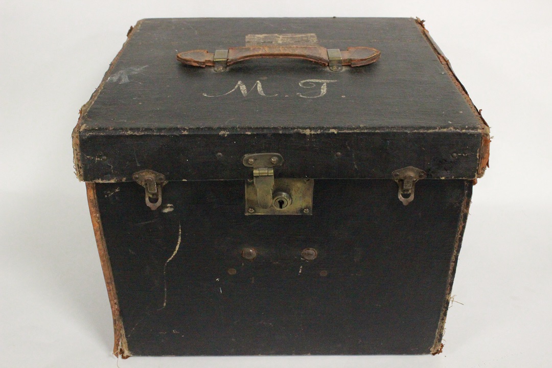 286_valigia_cubo_cubica_pelle_nera_apribile_M.J._trunk_bag_0