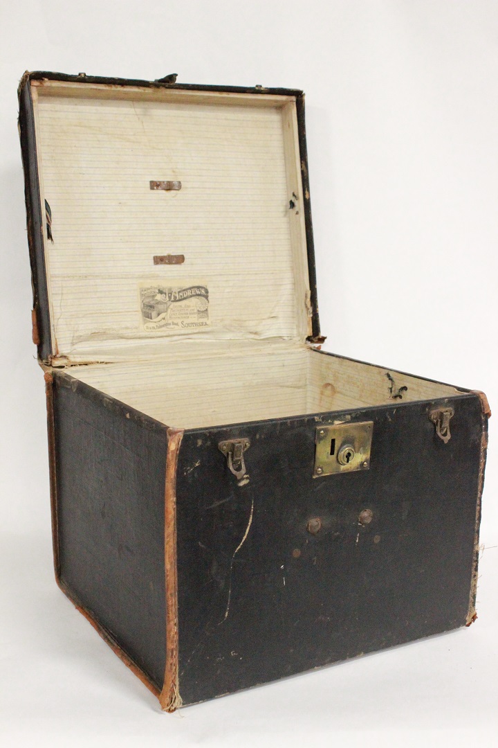 286_valigia_cubo_cubica_pelle_nera_apribile_M.J._trunk_bag_3