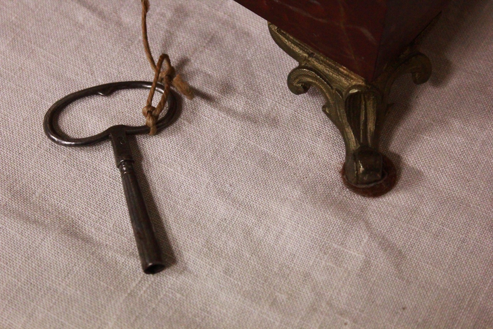 474_trittico_tris_orologio_clock_tavolo_table_candelabri_marmo_marble_bronzo_bronze_XIX_secolo_13.jpg