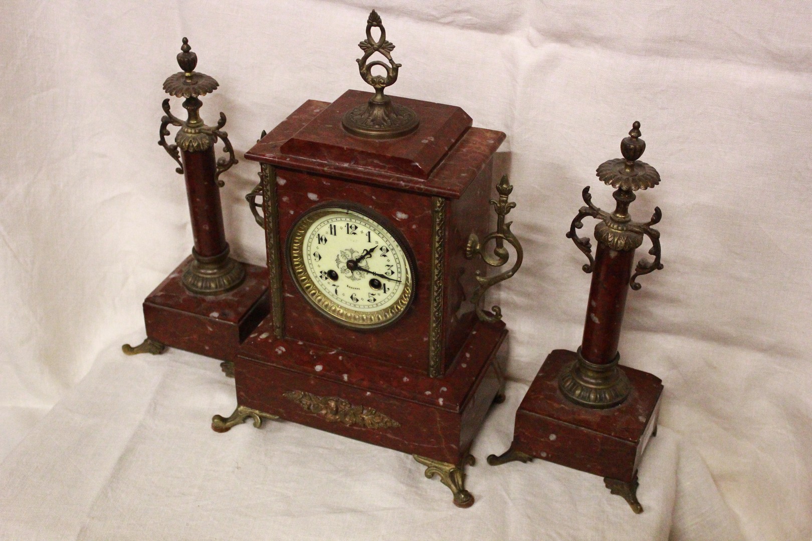 474_trittico_tris_orologio_clock_tavolo_table_candelabri_marmo_marble_bronzo_bronze_XIX_secolo_2.jpg