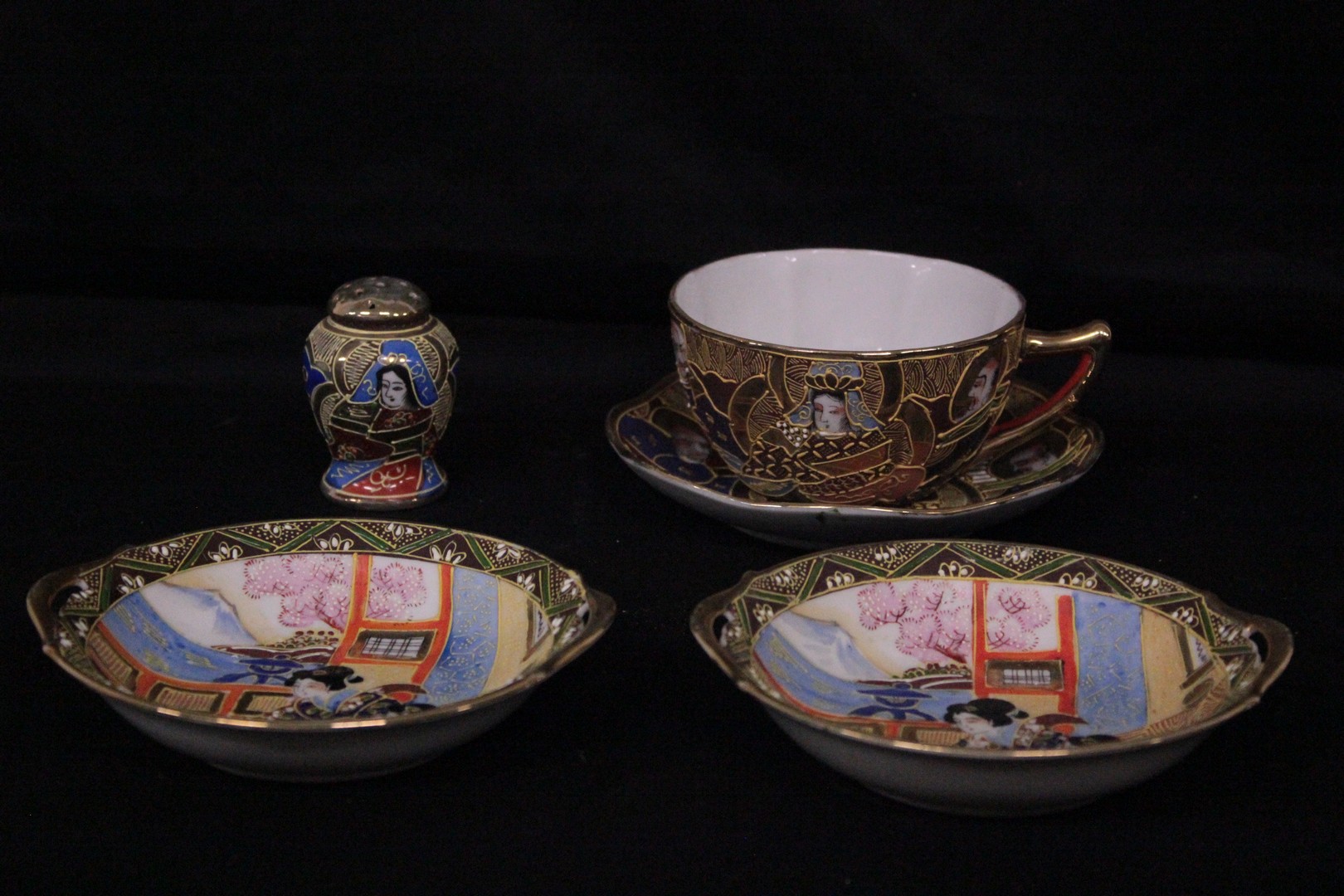 545_servizio_set_lotto_porcellane_porcelain_giapponesi_japanese_japan.jpg