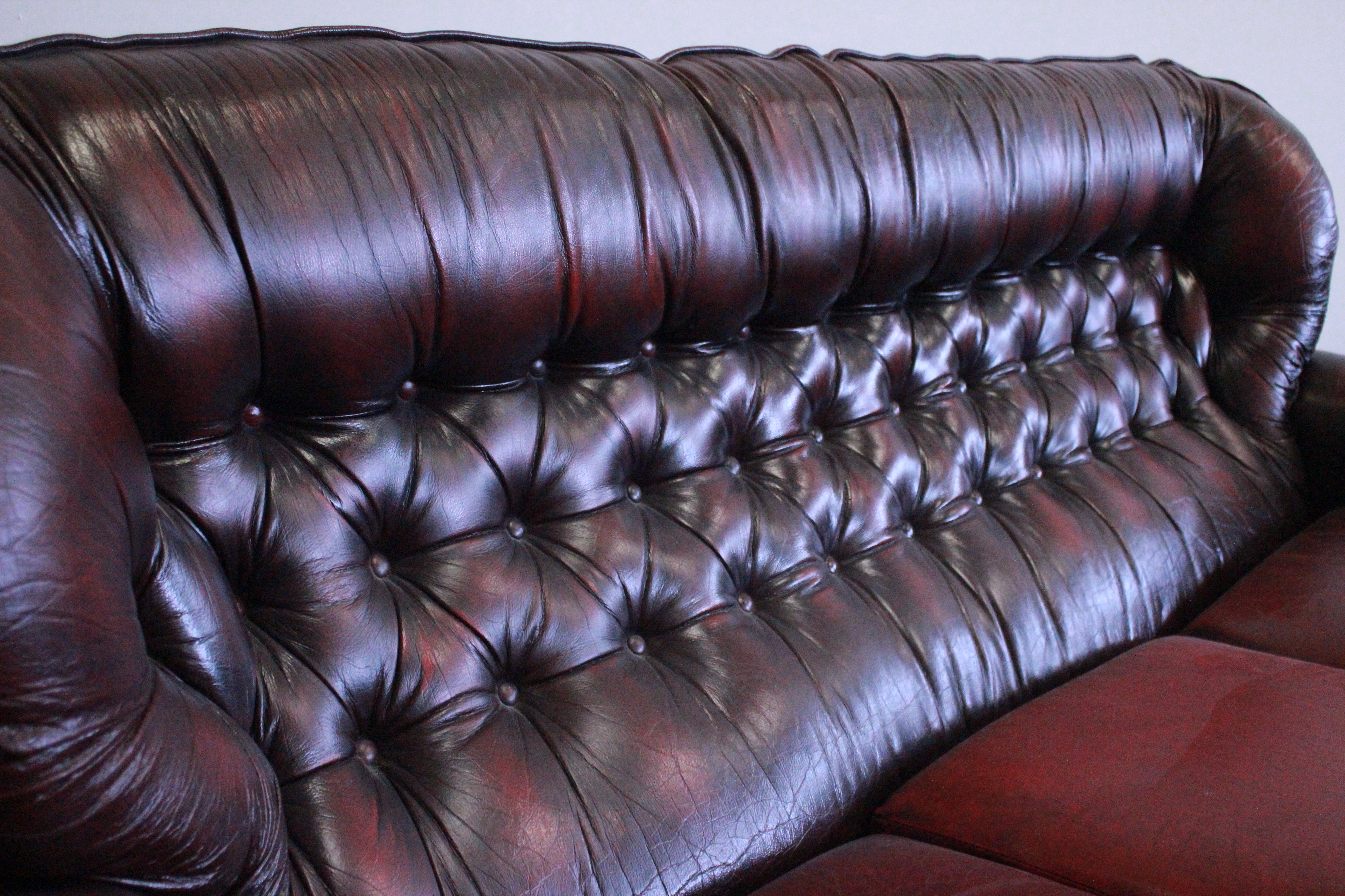 121_divano_sofa_modello_chester_chesterfield_pelle_leather_bordeaux_originale_inglese_original_english_2