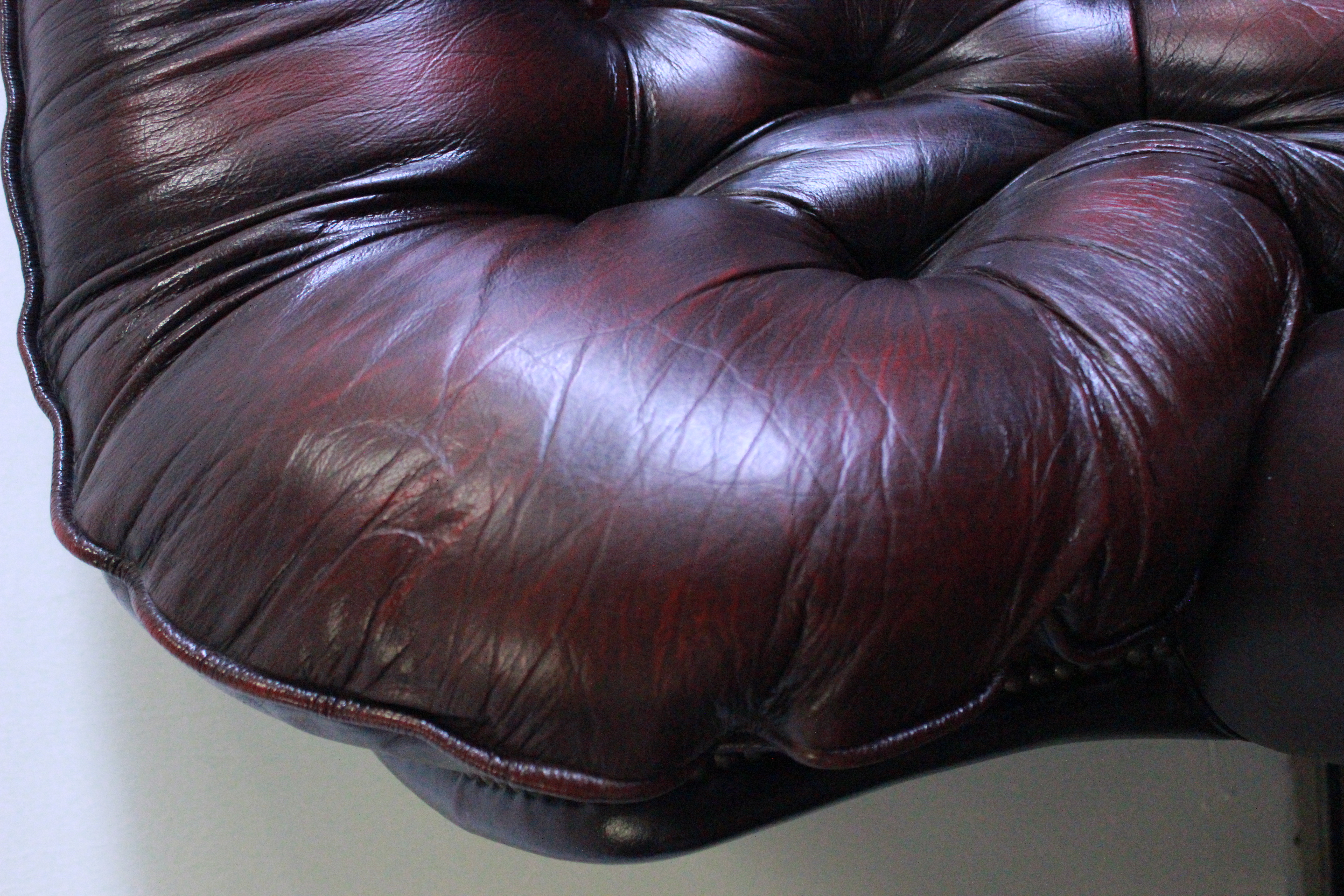 121_divano_sofa_modello_chester_chesterfield_pelle_leather_bordeaux_originale_inglese_original_english_6