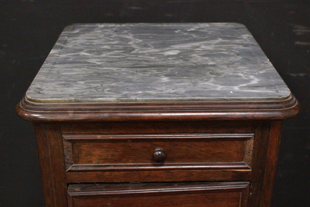 259_comodino_mobiletto_legno_marmo_porta_pitale_vaso_notte_inizio_Novecento_XX_secolo_francese_Francia_FRA_1