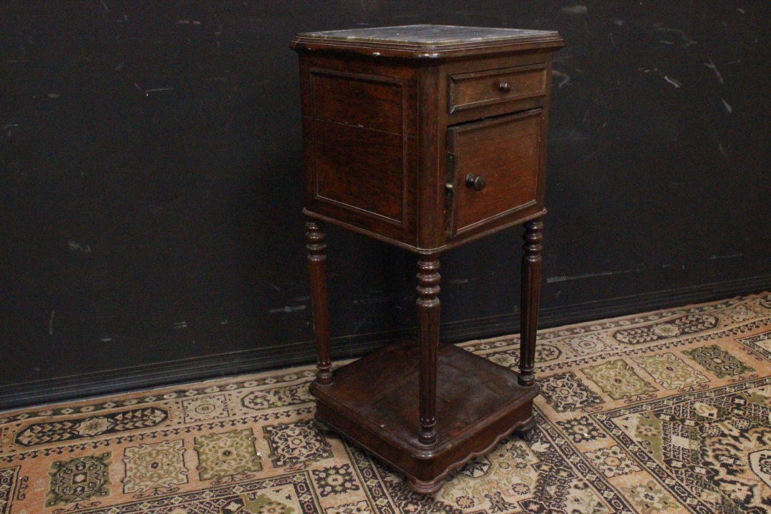 259_comodino_mobiletto_legno_marmo_porta_pitale_vaso_notte_inizio_Novecento_XX_secolo_francese_Francia_FRA_10