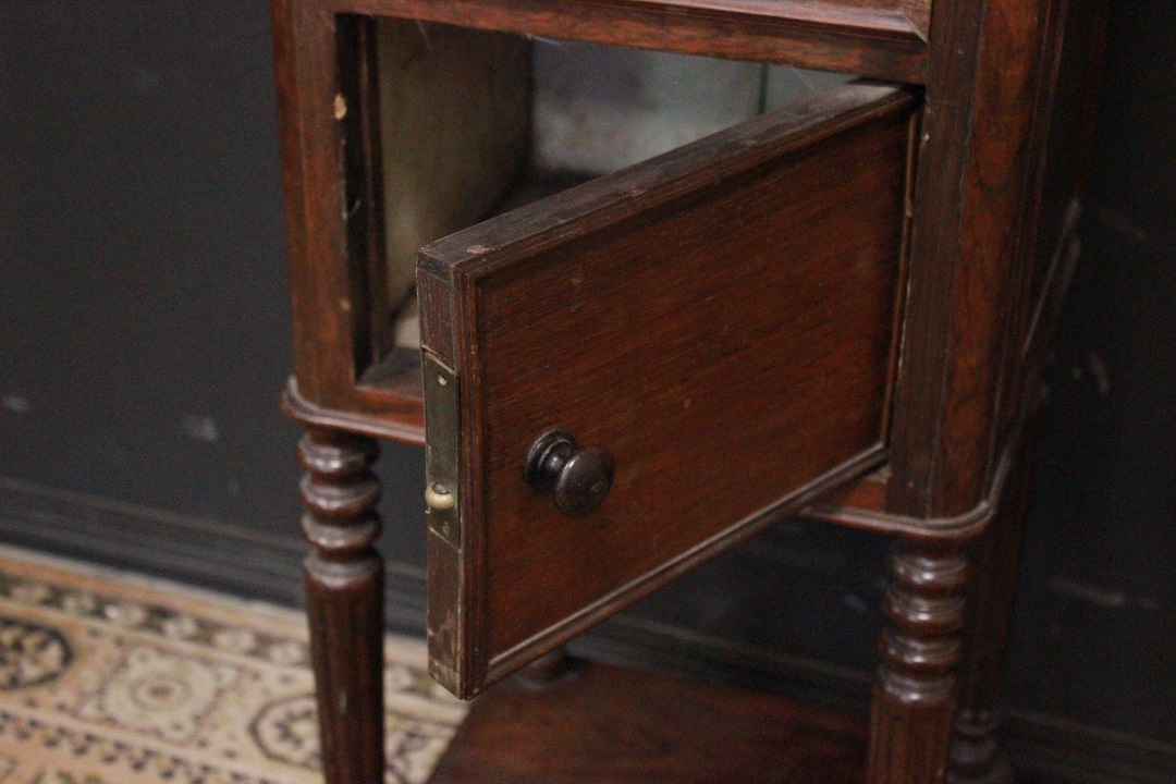 259_comodino_mobiletto_legno_marmo_porta_pitale_vaso_notte_inizio_Novecento_XX_secolo_francese_Francia_FRA_4