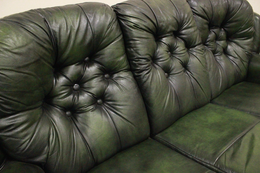 682_divano_sofa_modello_bergere_chester_chesterfield_pelle_leather_verde_green_originale_inglese_original_english_3_posti_three_5