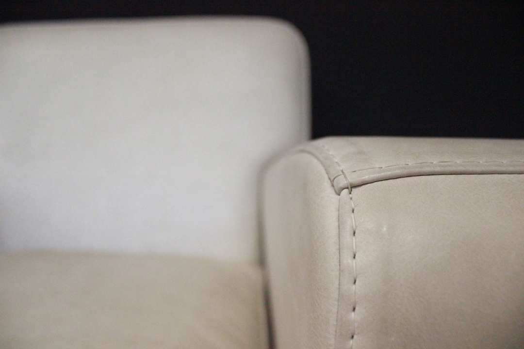 639_poltrona_armchair_design_leather_pelle_avorio_ivory_tessuto_dopo_2000_italia_italy_3
