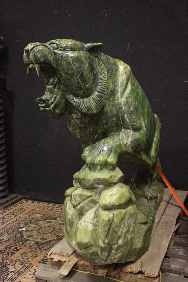 360_coppia_due_tigri_scultura_statua_nefrite_verde_seconda_metà_Novecento_XX_secolo_1