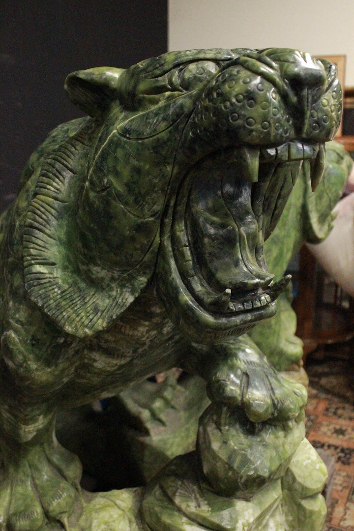 360_coppia_due_tigri_scultura_statua_nefrite_verde_seconda_metà_Novecento_XX_secolo_7