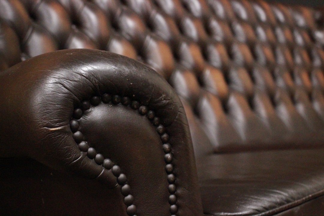687_Divano_Sofa_Chester_Chesterfield_bergere_tre_posti_three_3_leather_pelle_marrone_capriolo_brown_originale_original_english_inglese_UK_1