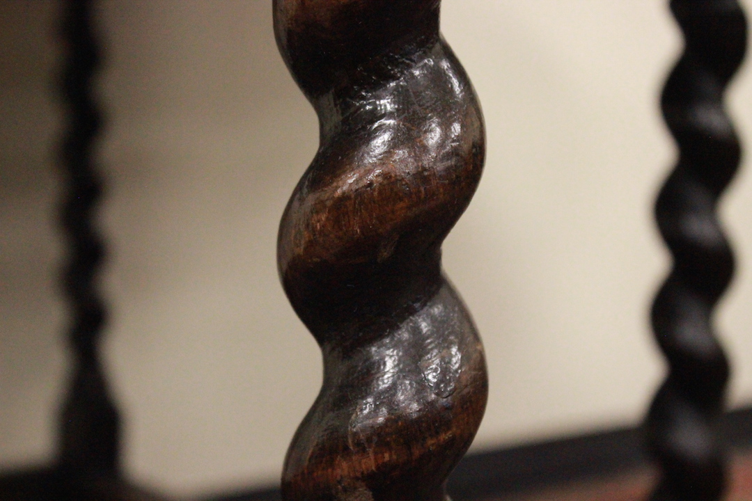 579_tavolo_legno_gambe_torciglioni_apribile_ante_metà_'900_7