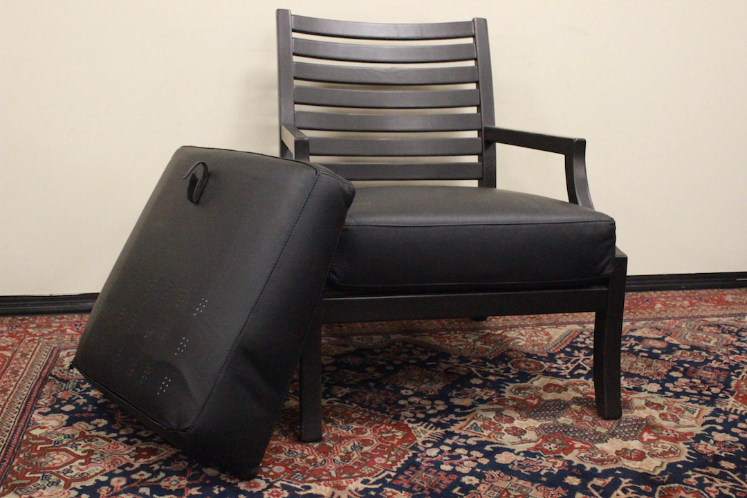 691_poltrona_armchair_design_leather_pelle_nera_black_legno_nero_black_wood_dopo_2000_italia_italy_origine_5