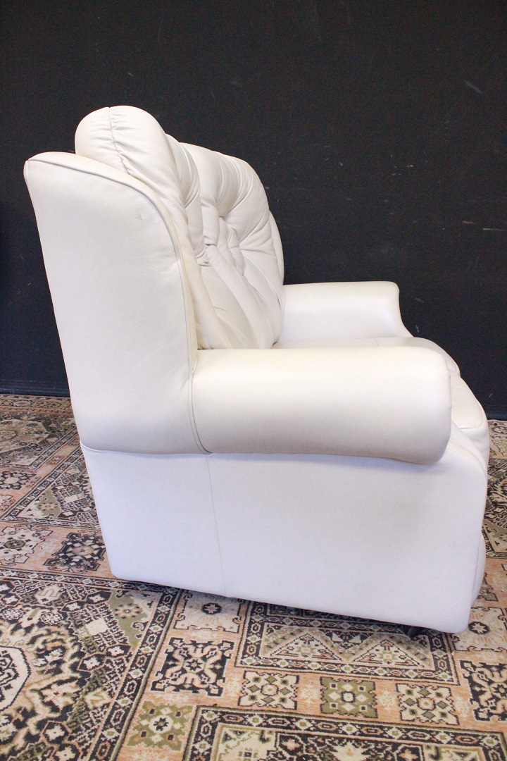 335_divano_bergere_sofa_chesterfield_chester_bianco_creme_white_original_originale_english_inglese_leather_2_two_due_posti_pelle_UK_5