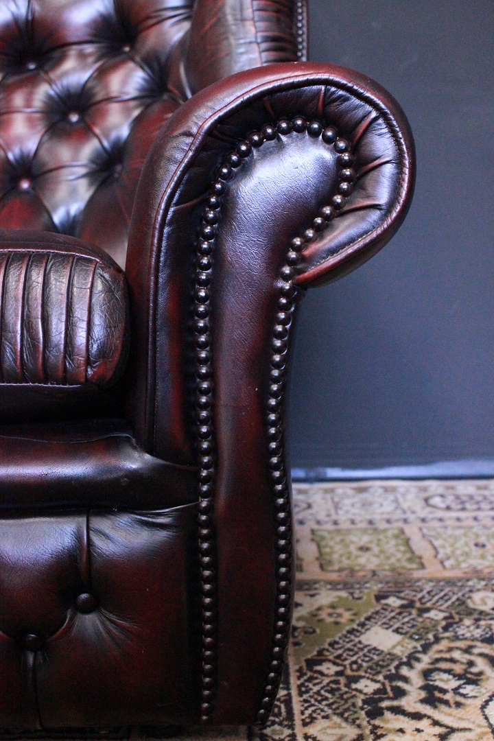 422_chester_chesterfield_bergere_poltrona_armchair_bordeaux_rosso_leather_pelle_originale_original_english_inglese_plissettatura_1